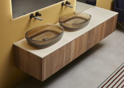 04 al showroom 2019 09 25 binario 12 legno 04 cassetti chiusi 1673971430597